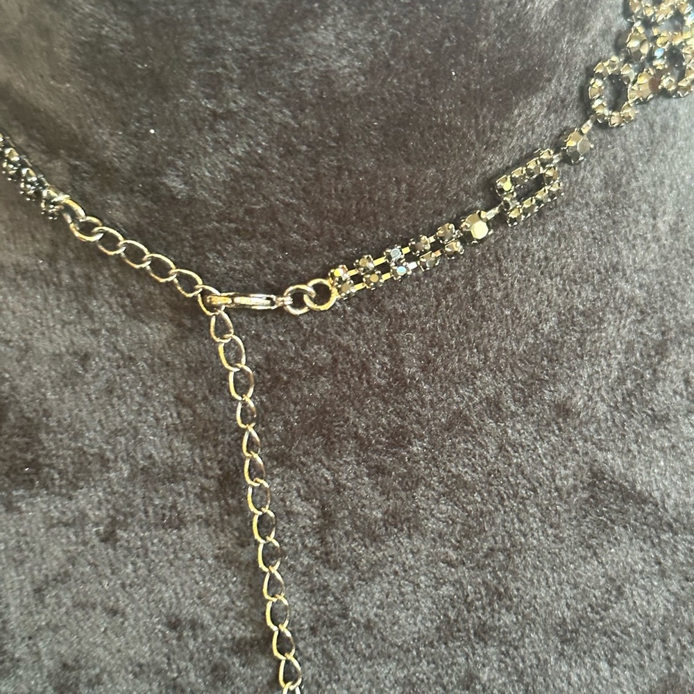 Stunning Black Stones Chocker Style Necklace. - Picture 6 of 7